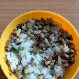 こんにゃく入りの肉味噌混ぜご飯